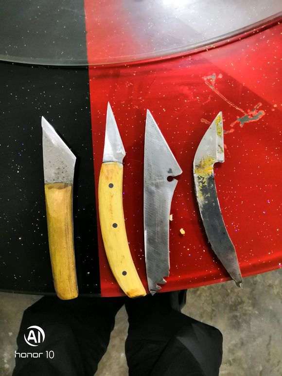 怎么使用清香木下山桩的嫁接刀 图片