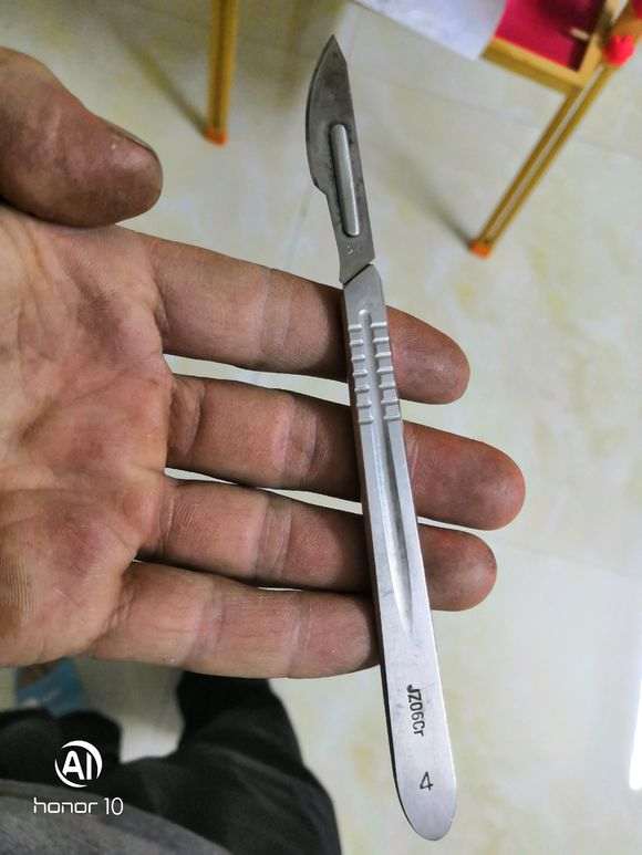 怎么使用清香木下山桩的嫁接刀 图片