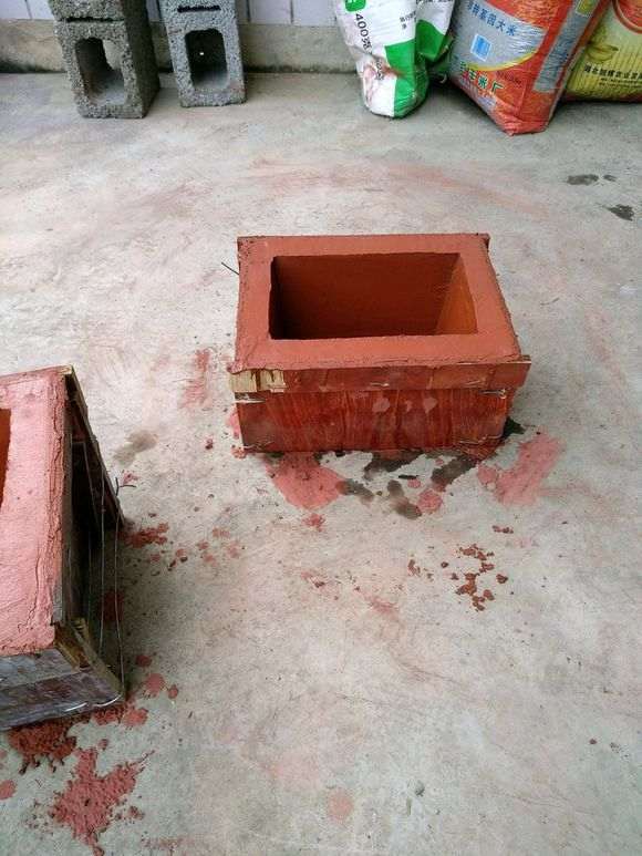 月季下山桩可以用水泥花盆栽吗 图片