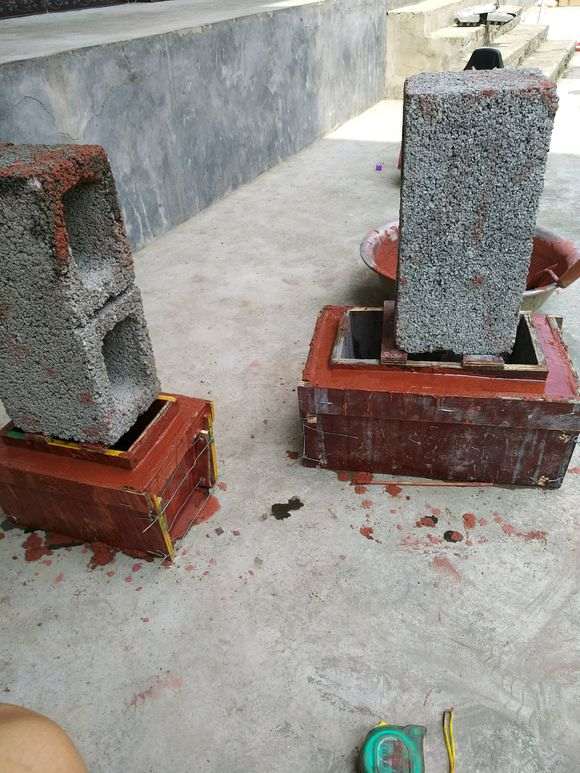 月季下山桩可以用水泥花盆栽吗 图片