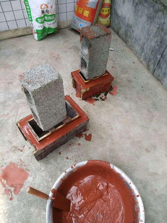 月季下山桩可以用水泥花盆栽吗 图片