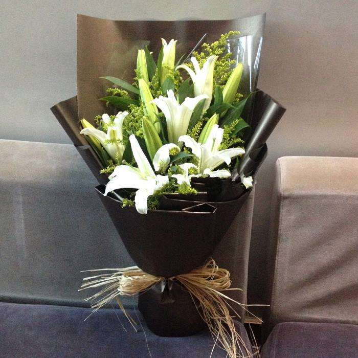 盆栽东方百合品种有什么最好选择 图片