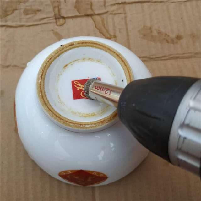 图解 怎么给多肉花盆打孔的方法