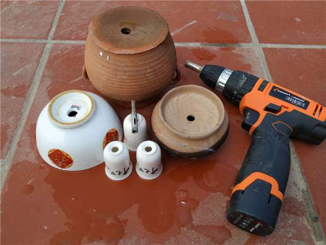 图解 怎么给多肉花盆打孔的方法