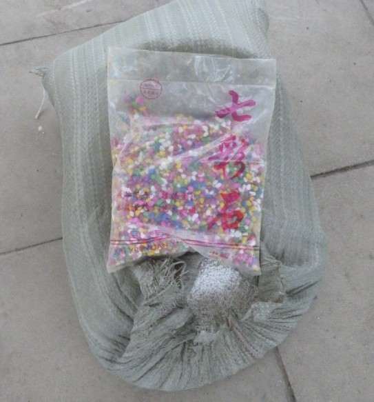 珍珠岩和七彩石 去多肉植物市场买了一些 价格涨了不少