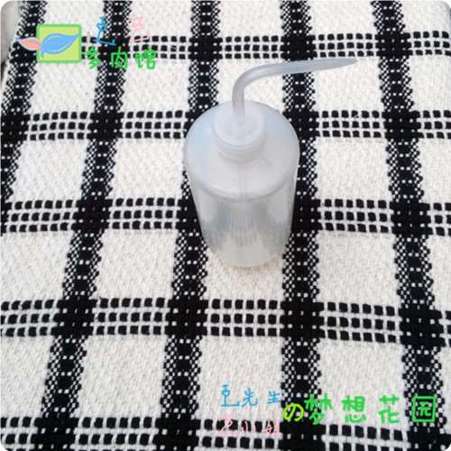 细嘴浇水瓶,种植多肉好帮手 养护多肉植物通常用刀4个工具 图片