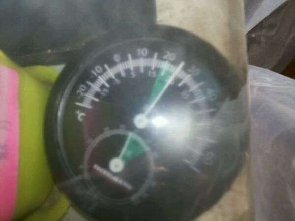 怎么用简易衣橱制作多肉大棚的方法