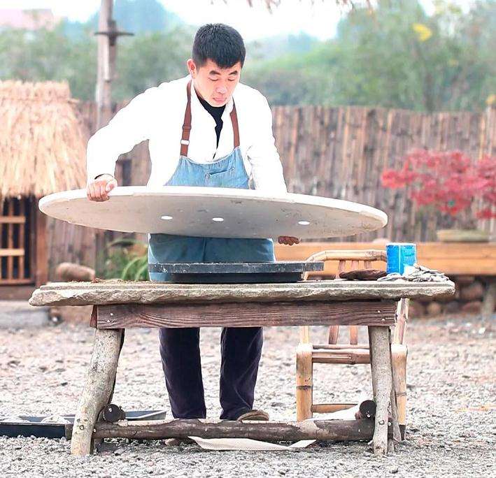 图解 水旱盆景《马栖松林》的制作过程