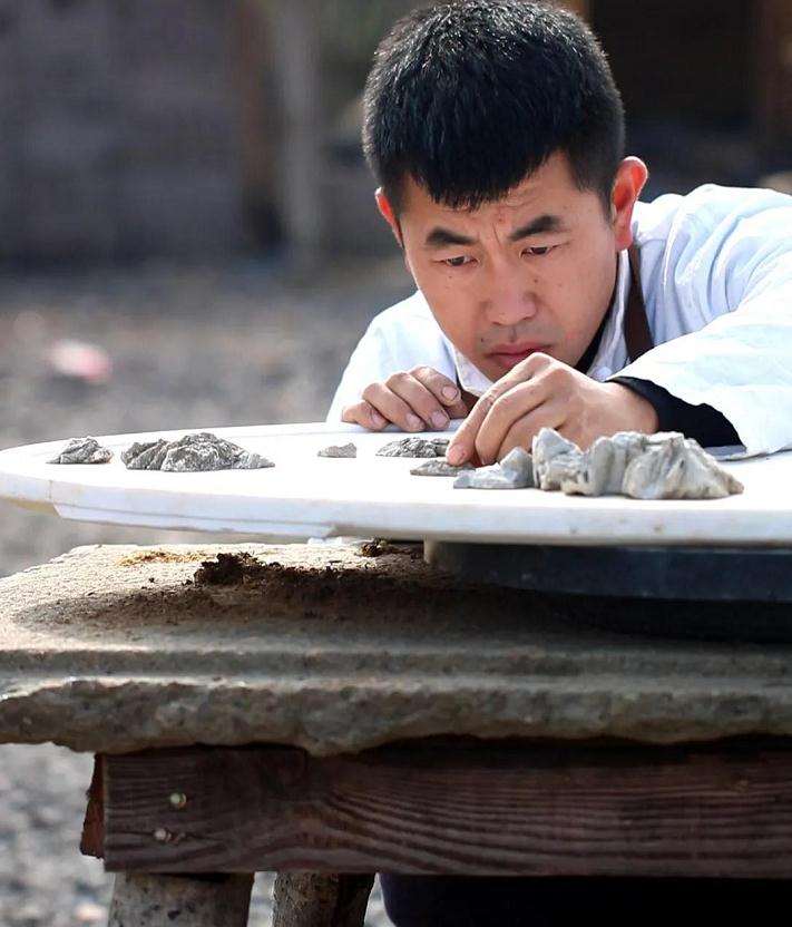 图解 水旱盆景《马栖松林》的制作过程