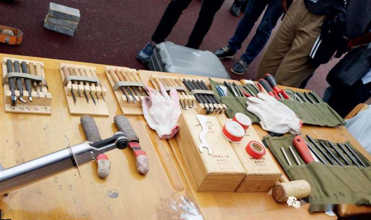 图解 大型真柏盆景怎么蟠扎的21个过程