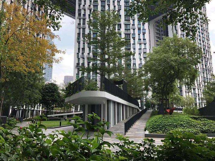 园林工作者栽花种树 难道会破坏我们的生活