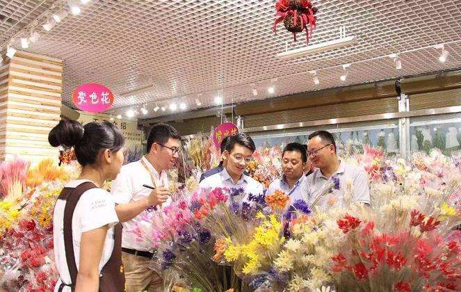 夫妻店式的自营花卉商家经营 越来越难