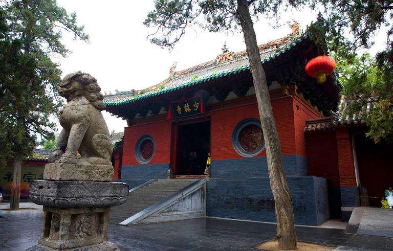 少林寺以自然式园林布局的4个手法