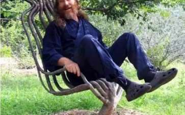 老外制作的椅子盆景  可以坐哦