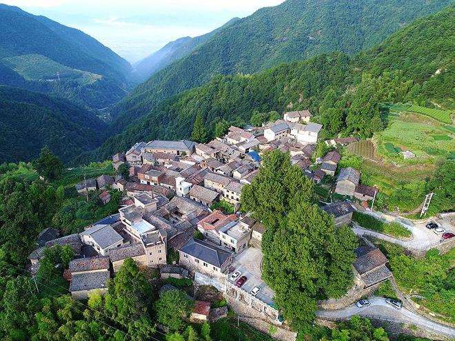 海口传统村落规模分布特征与经济因素的3个关系