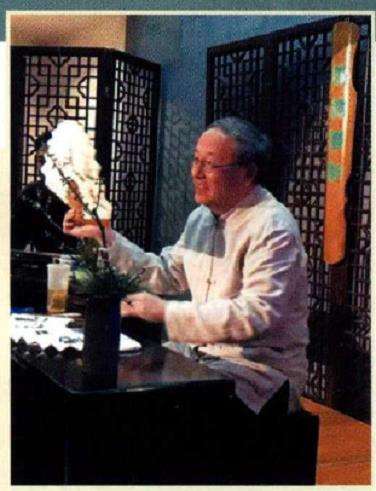 用什么样的瓶花结构顺序来组织花材