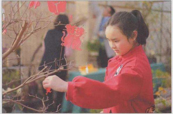 虎年立春 踏青赏春者们欢聚小小花园