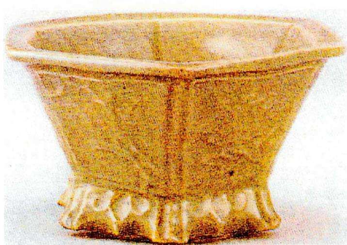 元代龙泉窑盆景盆钵与海外贸易 图片