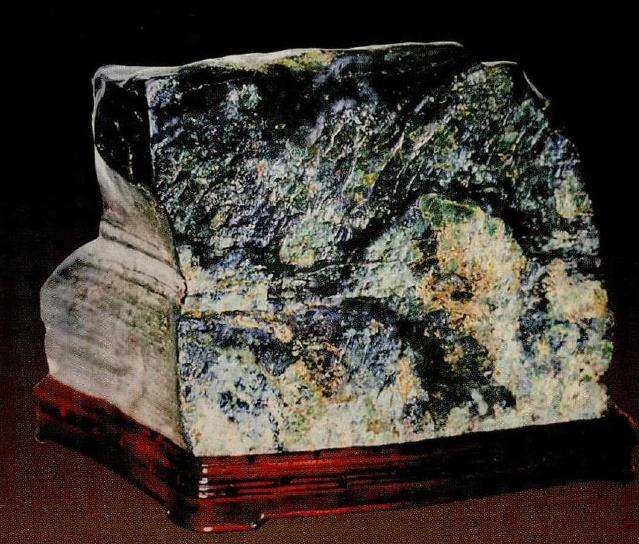 武汉奇石根雕艺术馆副馆长 沈连清