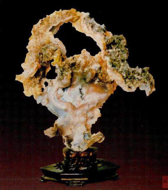 武汉奇石根雕艺术馆副馆长 沈连清3