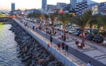 深圳盐田海滨栈道的海岸带和3个重建