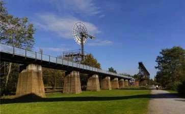 钢铁废墟中的诗意再生——后工业景观的美学、生态与社会价值