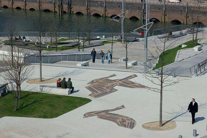 起源视角下的城市公共空间及其公共性