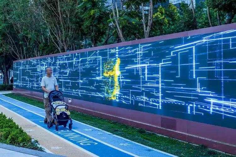 一幅图表，列出了原始景观规划设计模式存在的多个问题，包括忽视生态平衡、缺乏人文关怀、设计理念陈旧、功能单一、缺乏地方特色、忽视可持续发展以及维护成本高昂等。