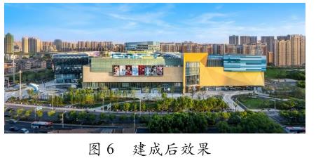 无锡锡山八佰伴购物中心建成后效果图。图片展示了购物中心建筑、露台绿化、水景和广场植物景观的整体融合效果，体现了生态、自然与商业功能的和谐统一，达到了景观设计肌理与自然文化的融合。